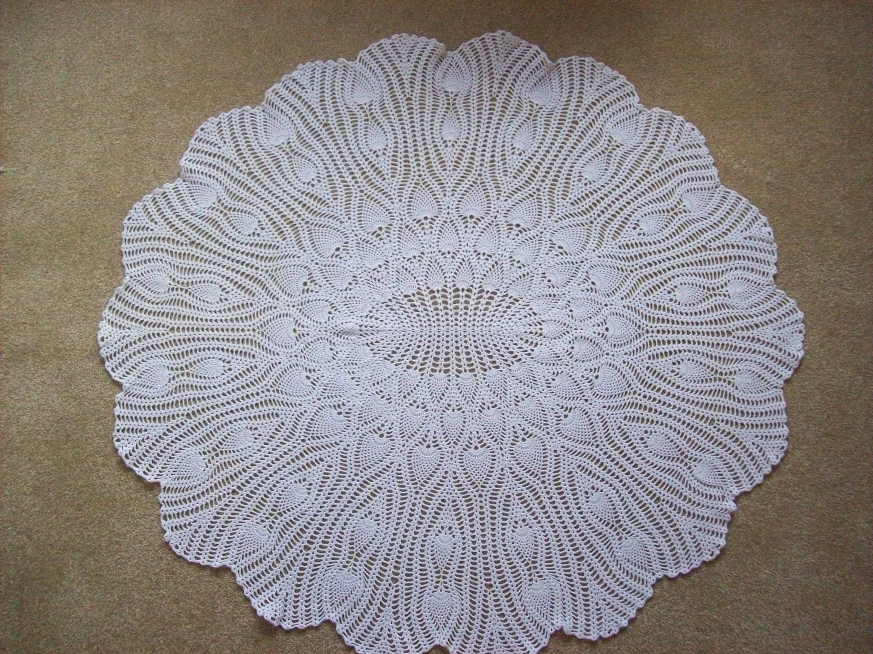 Oval Pineapple Table Topper